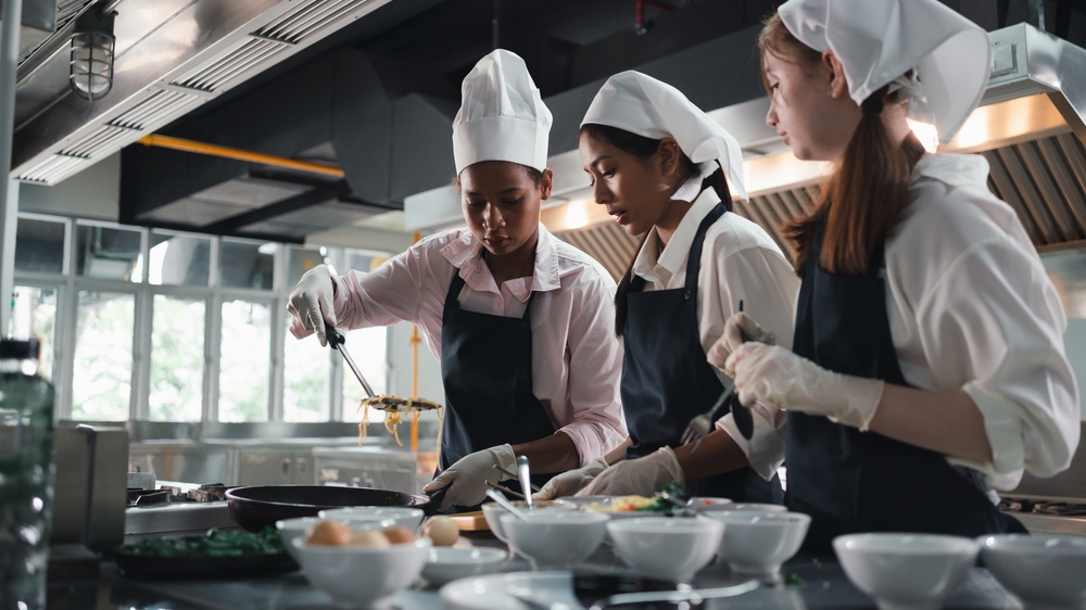 Funciones de ayudante de cocina Qué es y que hace Pescanova Fish