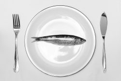 Foto formacion sardina en plato