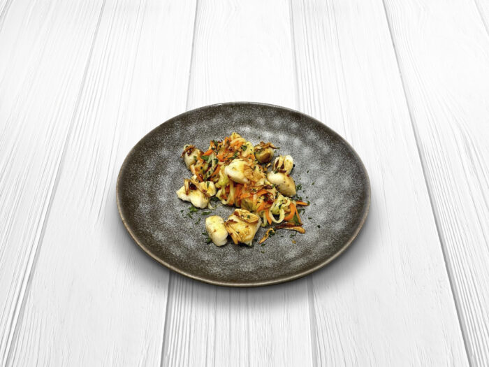 Foto receta Dados de potón con espaguetis de calabacín y zanahoria aglio e olio